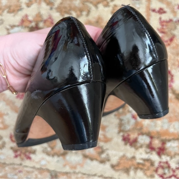 Vintage 80s Salvatore Ferragamo Black Patent Leather Kitten Block Heels 8.5 AA - Picture 4 of 5